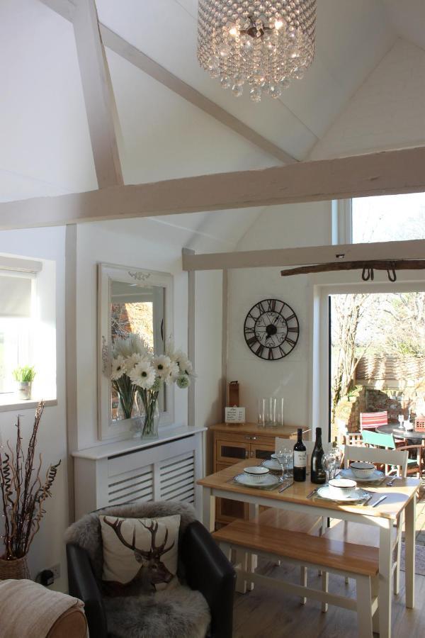 Beautiful Barn Conversion, 3 Bed, Hot Tub, Sauna, Gym, Enclosed Garden Ryde  Extérieur photo