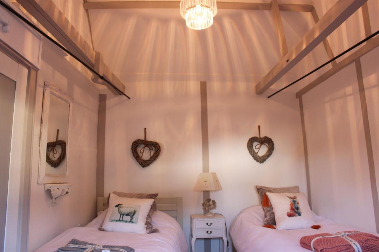 Beautiful Barn Conversion, 3 Bed, Hot Tub, Sauna, Gym, Enclosed Garden Ryde  Extérieur photo